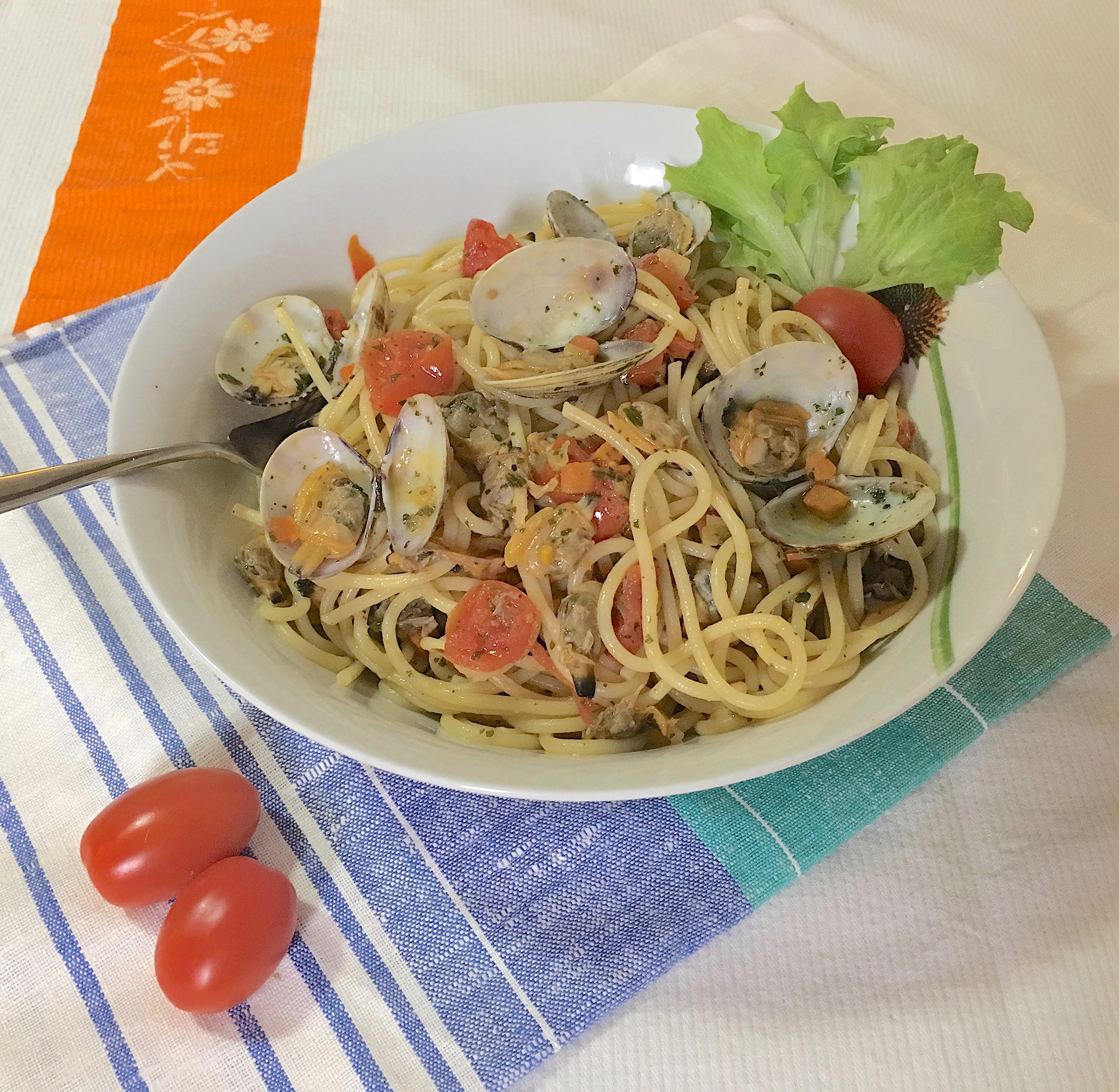 PASTA VONGOLE E POMODORINI 