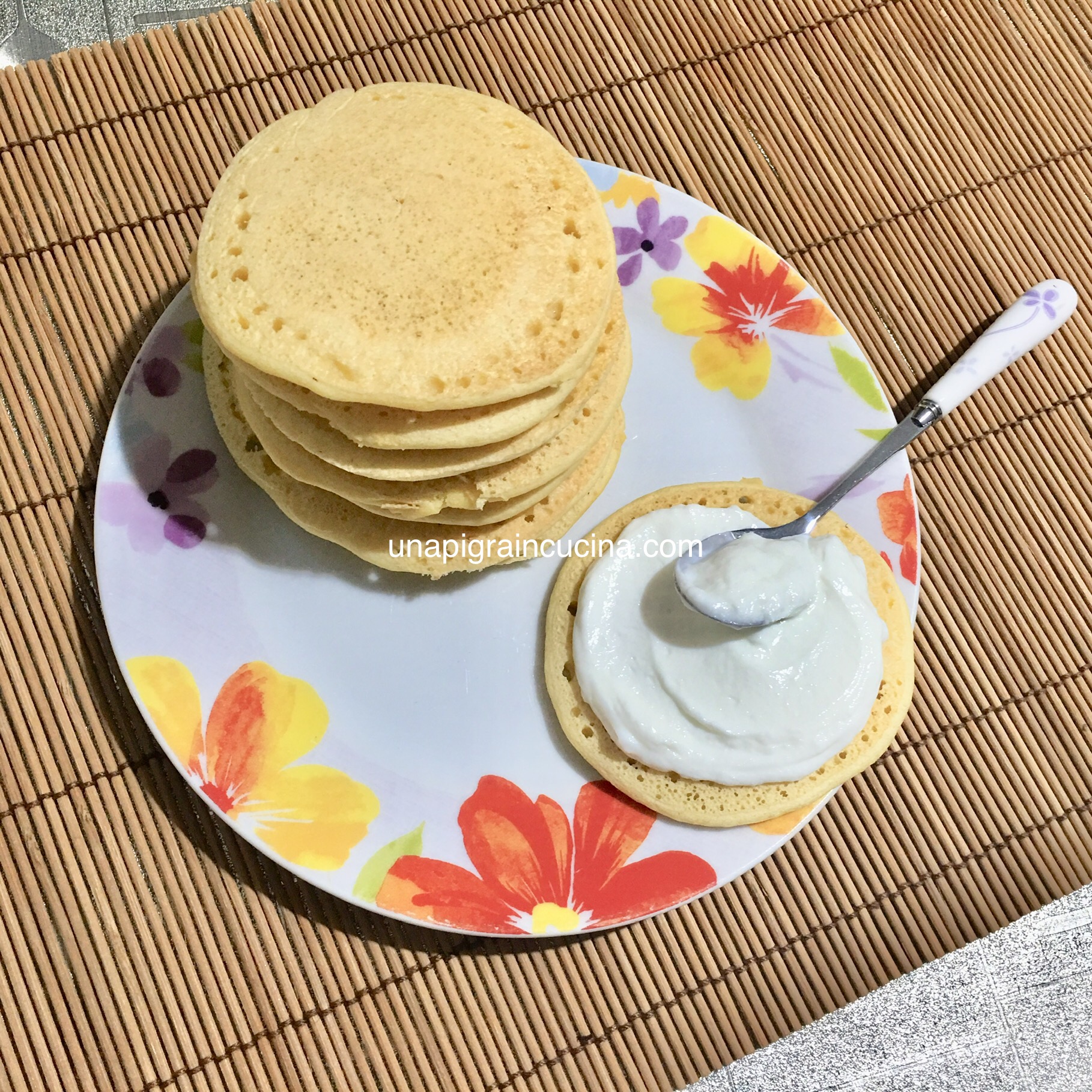 Pancakes proteici con farina di ceci